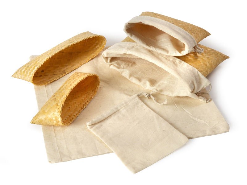 2_PETRIBUTES_Scatter-Pouch_SP.jpg Wonderfully simple ashes scatter pouch. Natural pet ashes urn