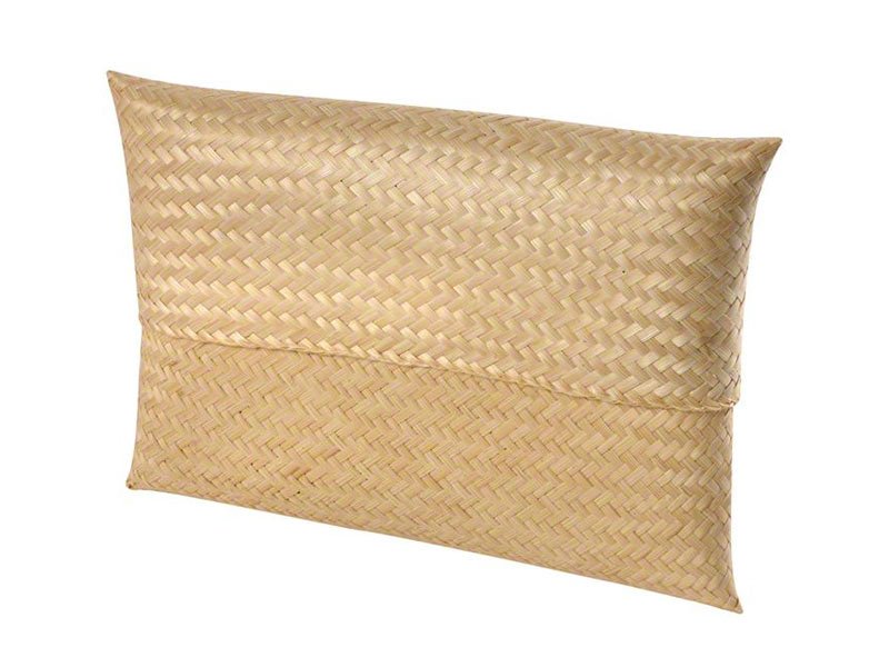 4_PETRIBUTES_Scatter-Pouch_SP.jpg Wonderfully simple ashes scatter pouch. Natural pet ashes urn