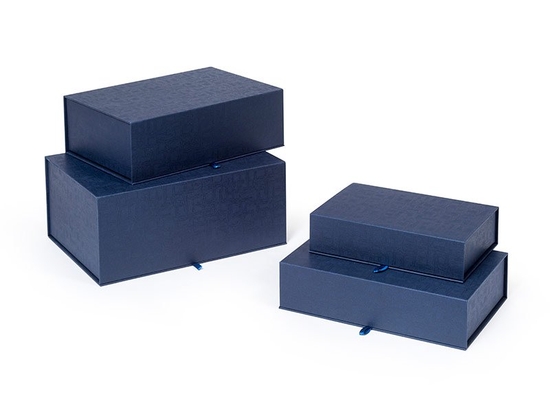 7_PETRIBUTES_CASKET_FINDON_BLUE_RANGE01.jpg Beautiful eco cardboard casket ashes urn. Pet urns for dog, cat or horse keepsake and memorials.